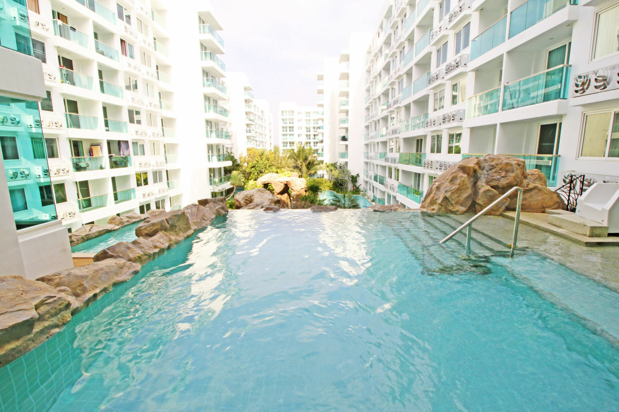 Amazon Residence By Pattaya Sunny Rentals Praia de Jomtien Exterior foto