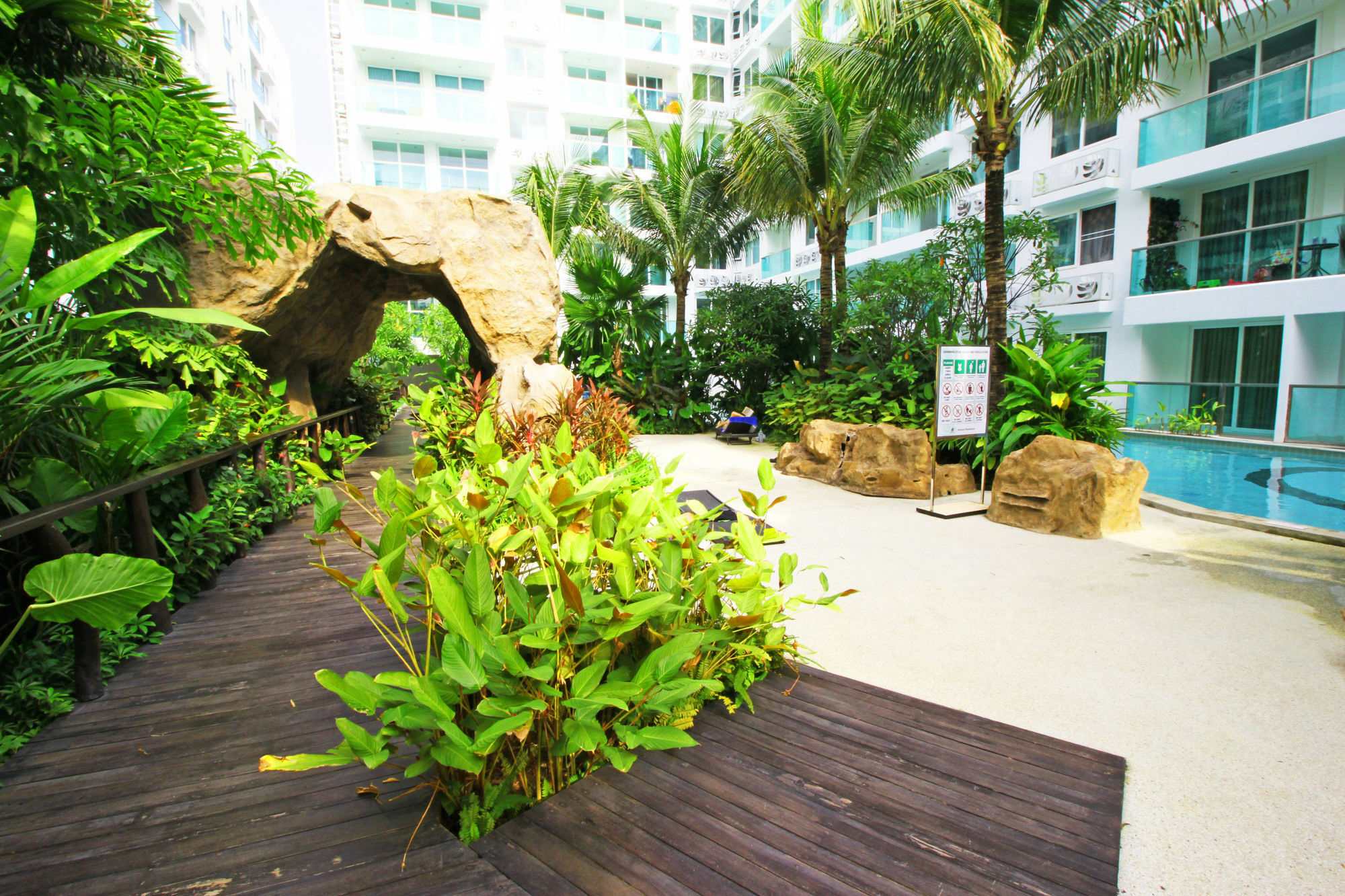 Amazon Residence By Pattaya Sunny Rentals Praia de Jomtien Exterior foto
